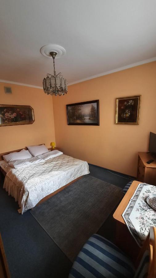 Hotelowe Pokoje J.Bukowiecka Tuszyn Exterior foto