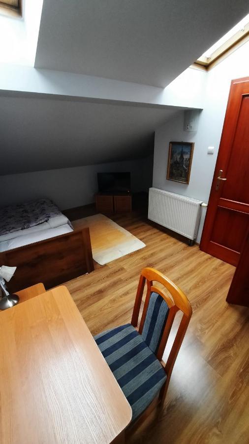 Hotelowe Pokoje J.Bukowiecka Tuszyn Exterior foto