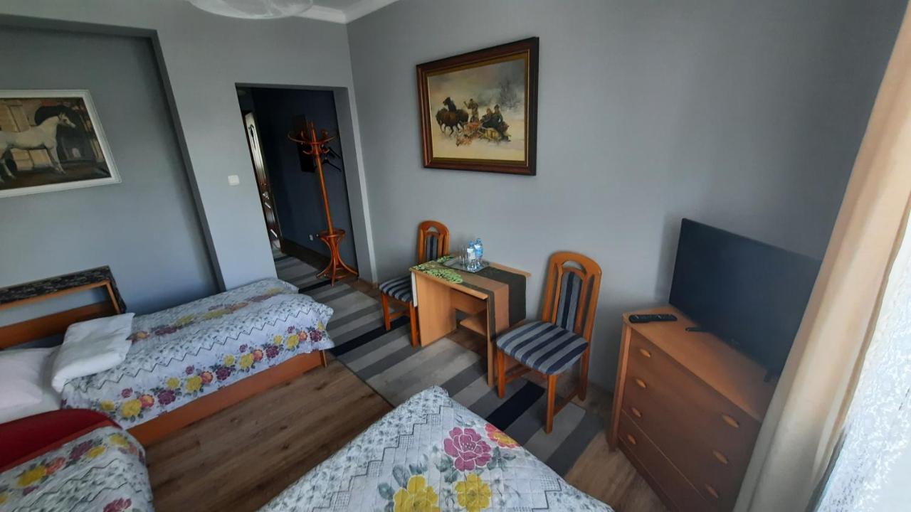 Hotelowe Pokoje J.Bukowiecka Tuszyn Exterior foto