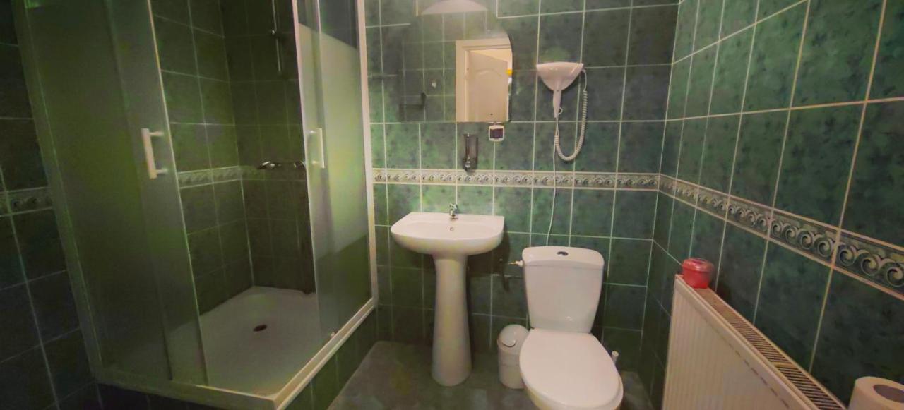 Hotelowe Pokoje J.Bukowiecka Tuszyn Exterior foto